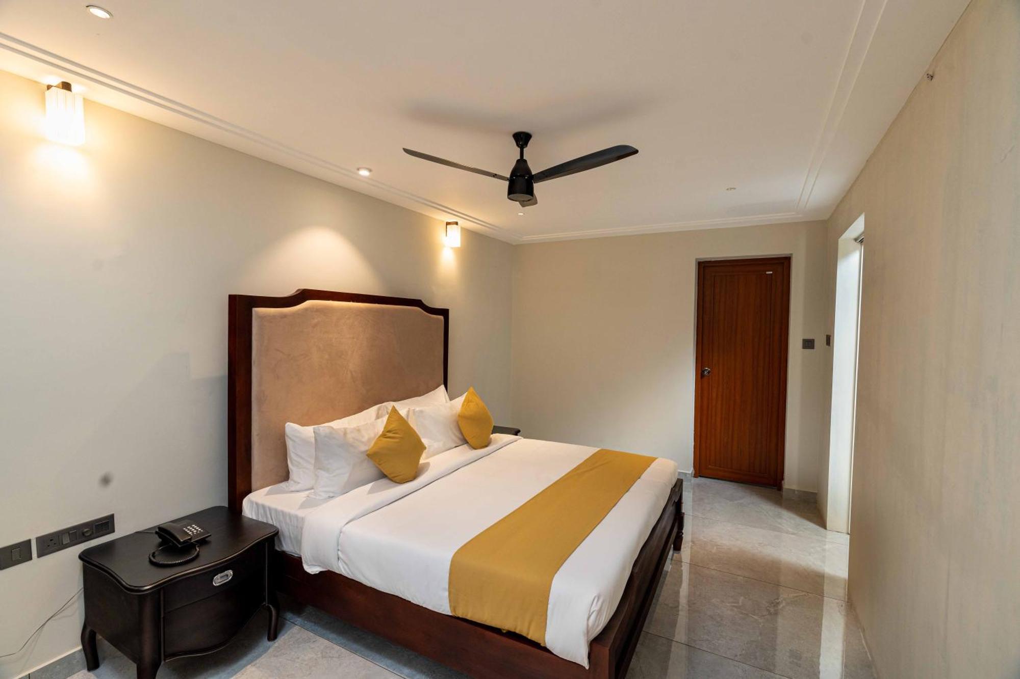 Court 11 By Dimora Hotel Kochi Exterior photo