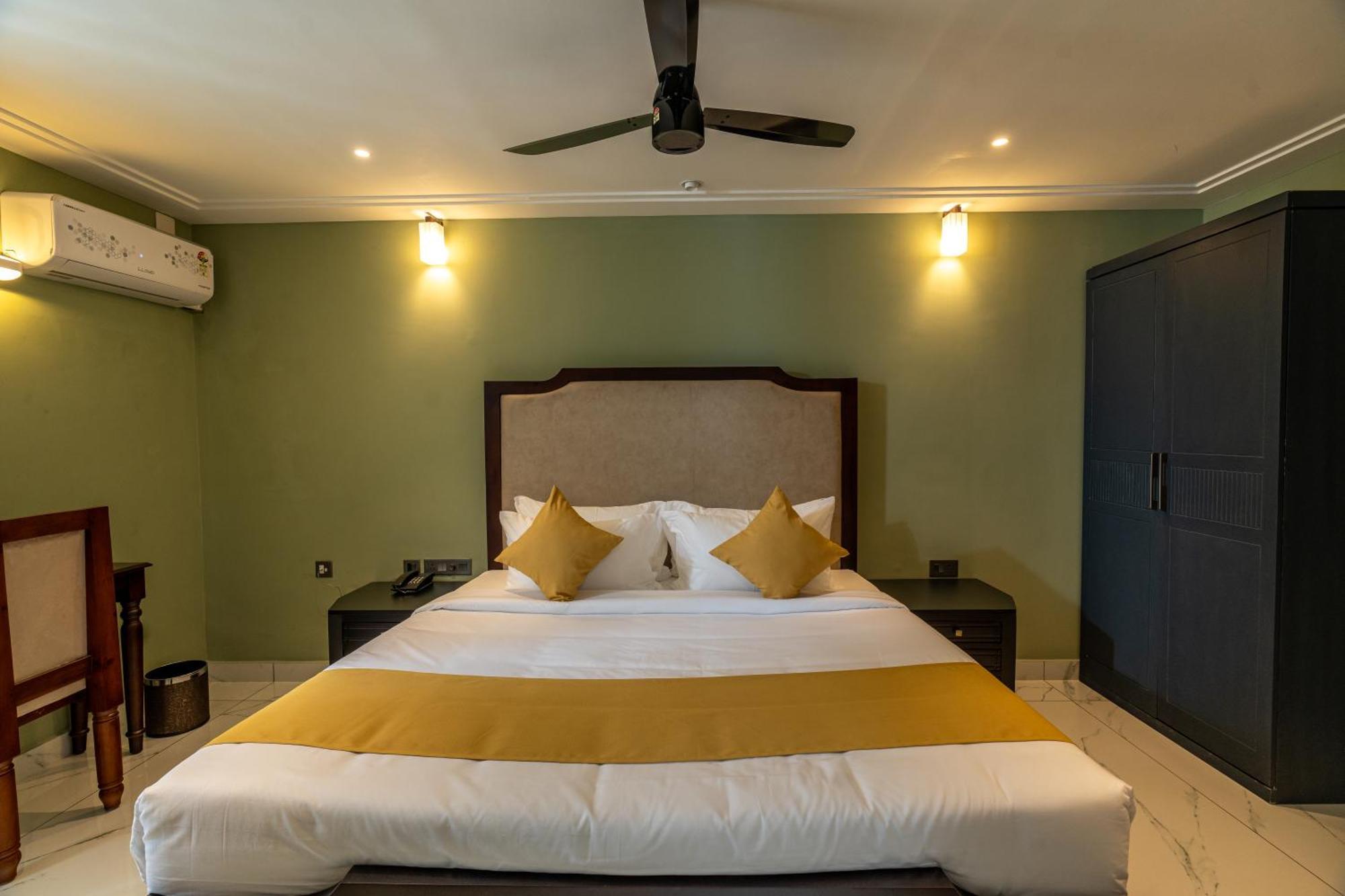 Court 11 By Dimora Hotel Kochi Exterior photo