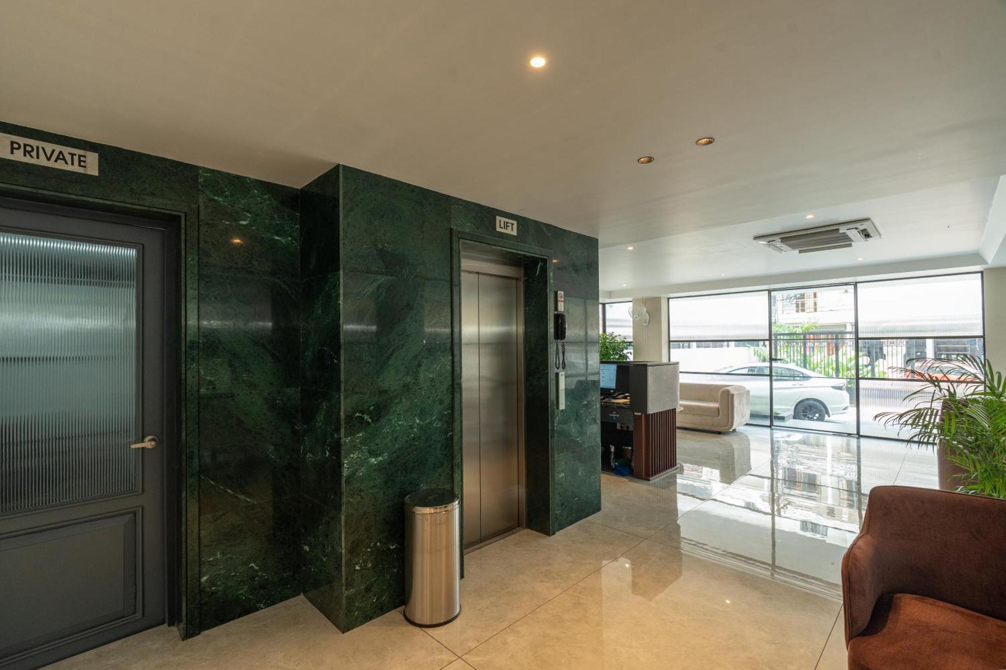 Court 11 By Dimora Hotel Kochi Exterior photo