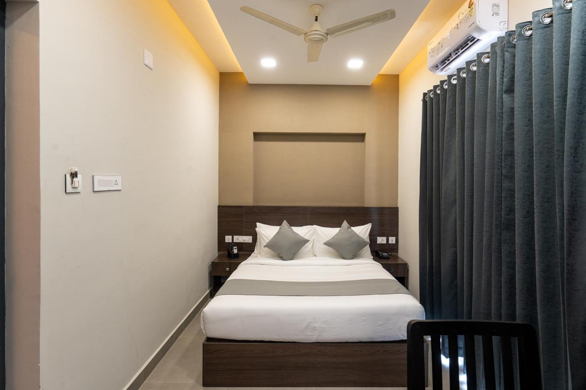 Court 11 By Dimora Hotel Kochi Exterior photo