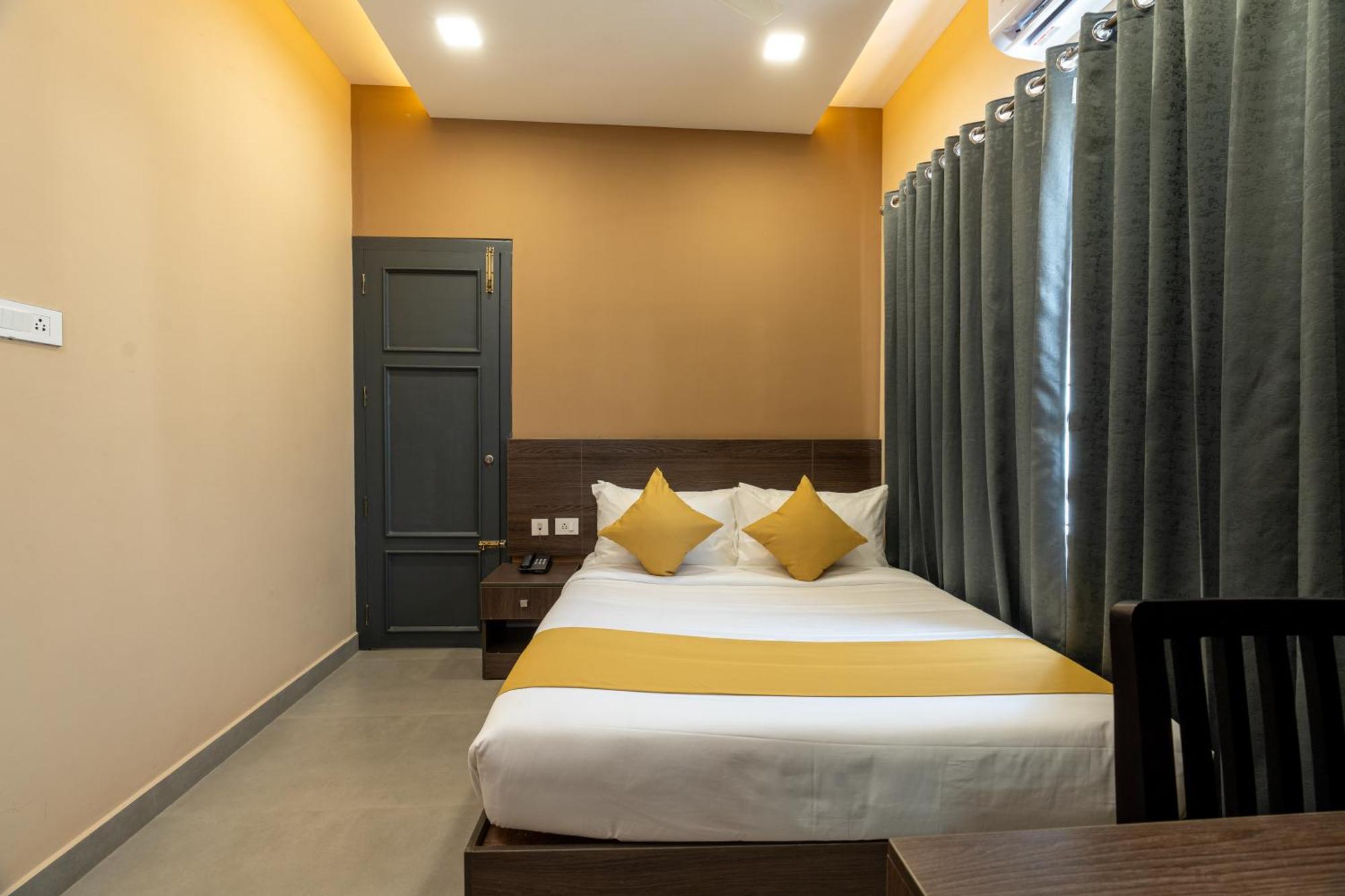 Court 11 By Dimora Hotel Kochi Exterior photo